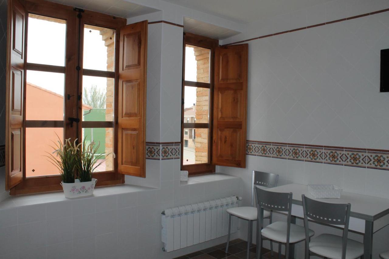 Apartamentos Ribera Del Duero Las Escuelas Vadocondes Bagian luar foto