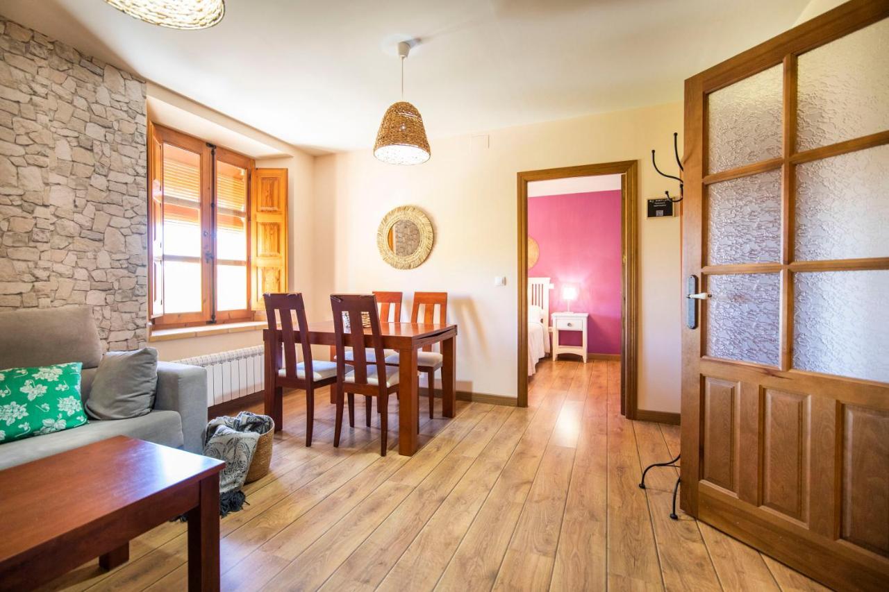 Apartamentos Ribera Del Duero Las Escuelas Vadocondes Bagian luar foto
