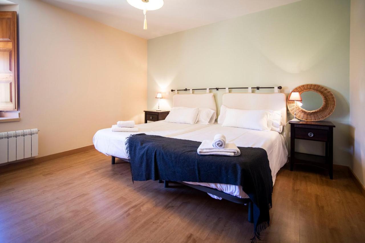 Apartamentos Ribera Del Duero Las Escuelas Vadocondes Bagian luar foto