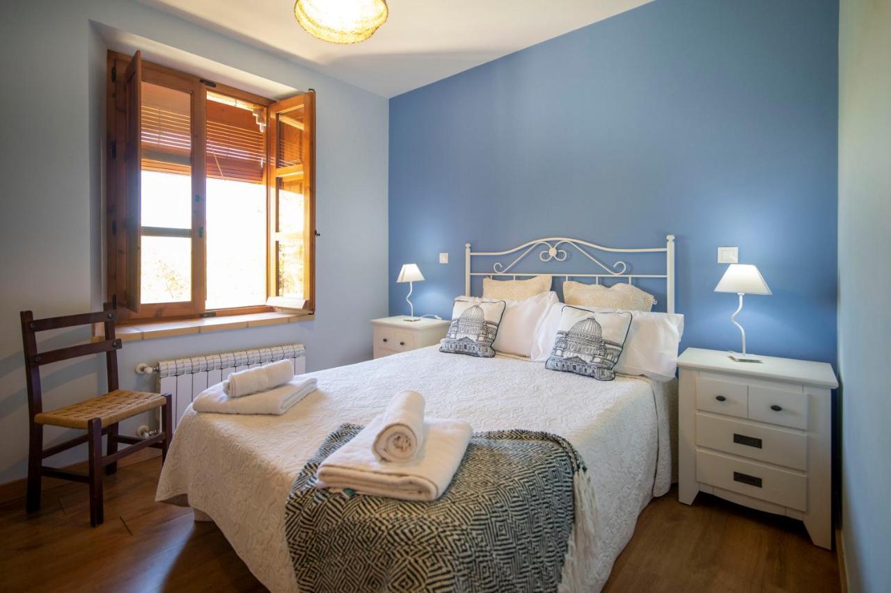 Apartamentos Ribera Del Duero Las Escuelas Vadocondes Bagian luar foto